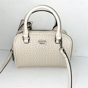 New GUESS Purse NWOT Bag Satchel Crossbody Light Beige White